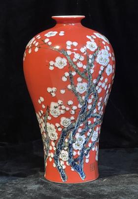 清气满乾坤高温中华红颜色釉堆画梅瓶