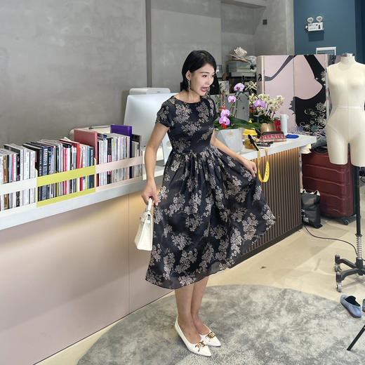 孤品-“西西里的美丽传说”6180573C颈袖添香季新款时尚气质显瘦印花长裙中长款女士真丝连衣裙J6180573C不退可换 商品图6