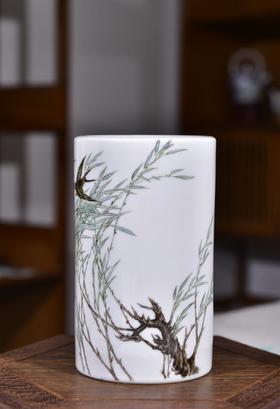 粉彩柳燕双飞笔筒