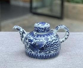 柴窑青花明代凤穿牡丹茶壶