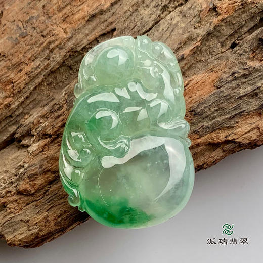 派瑞翡翠 翡翠挂件 糯冰种 绿色 商品图0