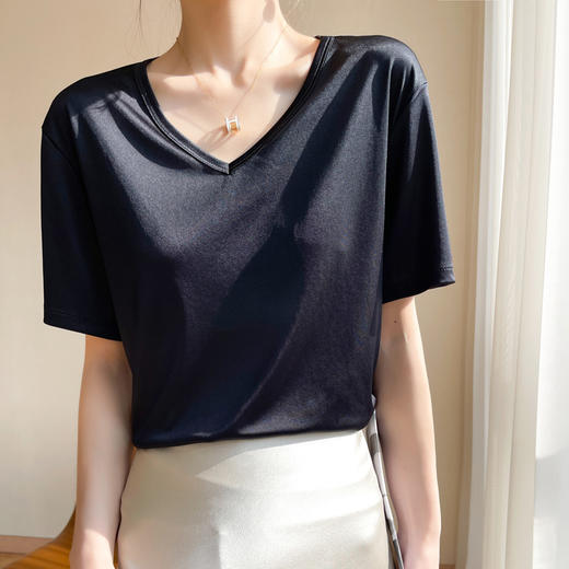 【2件立减20元，真丝清凉T恤】桑蚕丝双面丝光棉短袖T恤  简约修身显瘦圆领/V领 时尚百搭 藏肉显瘦 高级奢华 商品图4