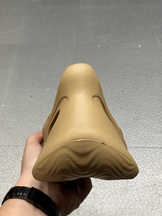 夏季特价💰260 Yeezy Foam Runner 洞洞鞋！设计采用一体化的鞋身 商品图6