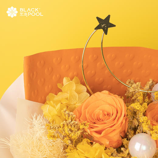 （限深圳罗湖、龙岗、龙华配送）【金牛座·永生守护花】愿你生活明朗，一路向阳。橘色玫瑰/绣球/蓬莱松/水晶草/菠萝首饰/月亮首饰/球 商品图4