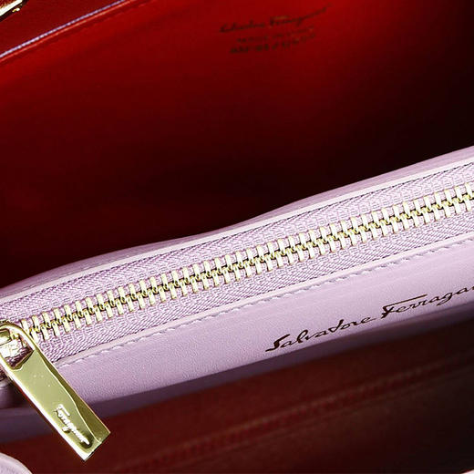 FERRAGAMO 菲拉格慕 女士皮质单肩斜挎包 浅紫色 21 D658 600061 商品图3