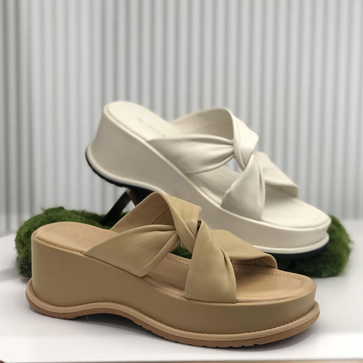 【莱尔斯丹】潮流厚底拖鞋 商品图0