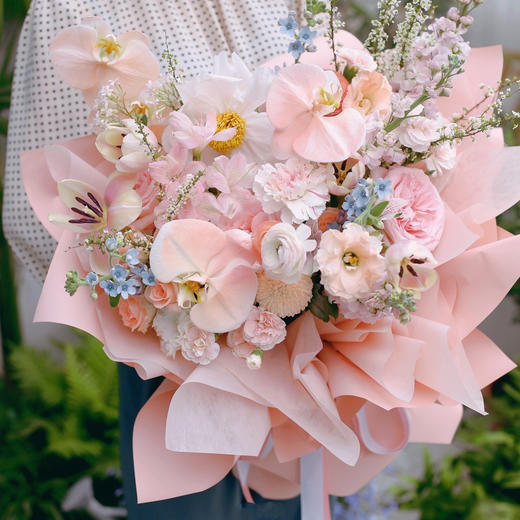 《微光》粉色蝴蝶兰郁金香花束 商品图1