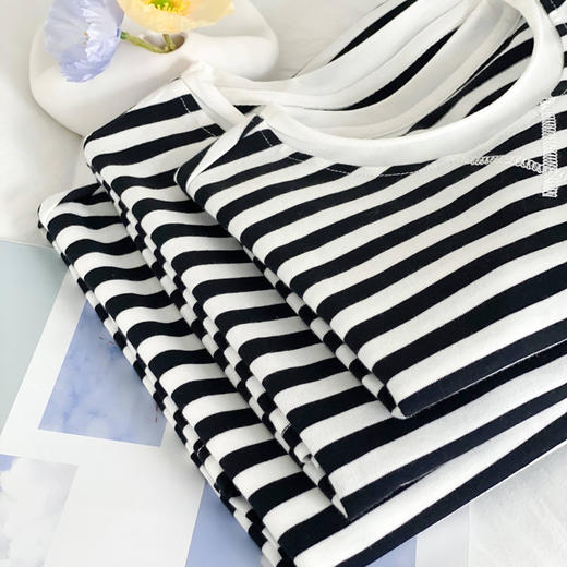 一家三口亲子款条纹宽松休闲T恤衫 商品图8