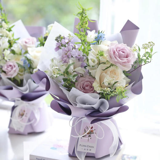 紫色小花束，高度35×宽度25厘米，品种随机 商品图0