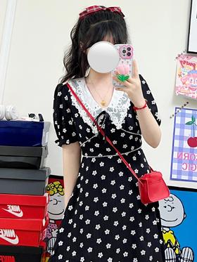 碎花娃娃领连衣裙入手几件都不过分