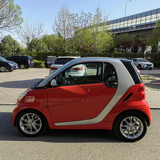 smart fortwo 1.0 MHD 硬顶激情版【长租-北京】 商品图4