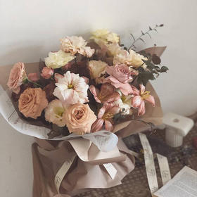 《布朗尼》复古色花束