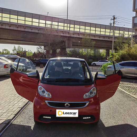 smart fortwo 1.0 MHD 硬顶激情版【长租-北京】 商品图1