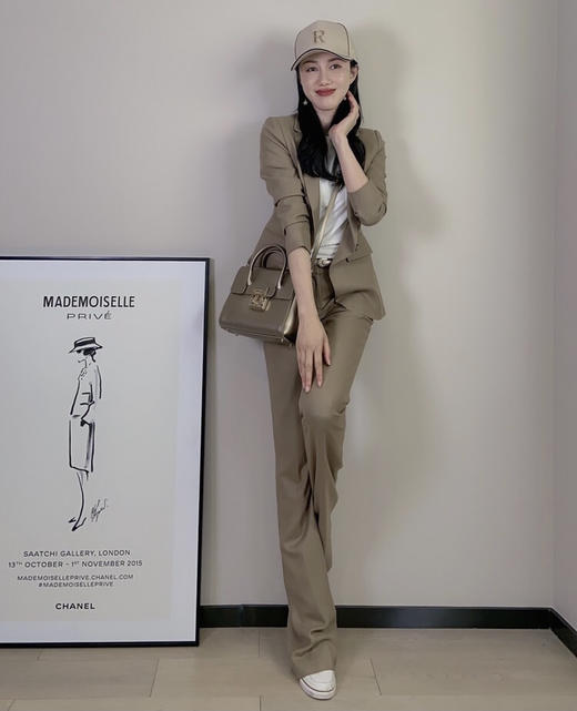 颈袖添香-套裤-J91A3386 “酷girl”经典驼色套路 职场 休闲两穿 多场合穿搭 商品图3