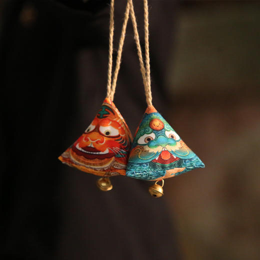 自然造物随身香囊原创老虎祥龙图案挂件艾草香包护身铃铛趣味香囊 商品图1