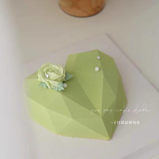 钻石心 慕斯  （慕斯比同尺寸奶油蛋糕小/介意勿拍/按口味提前3/24小时预订） 商品图0