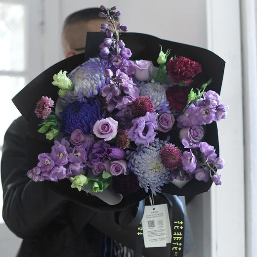 《飞燕》暗紫色花束 商品图3