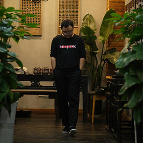  非遗手艺做老布鞋，纳入草药，每一步都养脚 