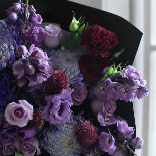 《飞燕》暗紫色花束 商品图5