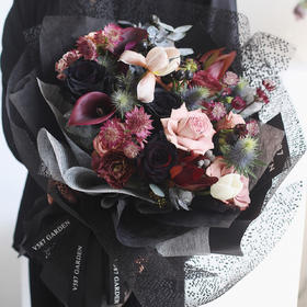 《黑糖玛奇朵》暗红酷炫花束