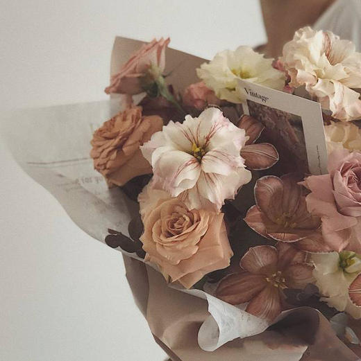 《布朗尼》复古色花束 商品图3