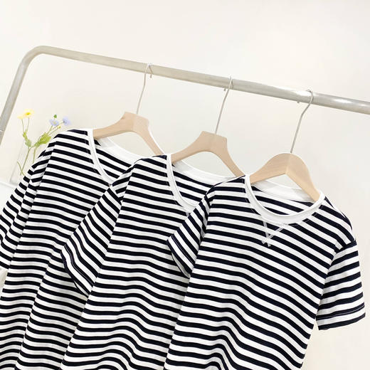 一家三口亲子款条纹宽松休闲T恤衫 商品图1