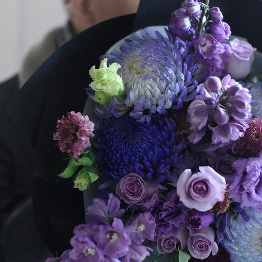 《飞燕》暗紫色花束 商品图4