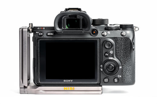 NiSi通用型可调L板：横竖构图，快速切换；榫卯结构，稳定坚固；大⾯积防滑垫，呵护机身；四款型号，适配⼤部分主流相机。 商品图3