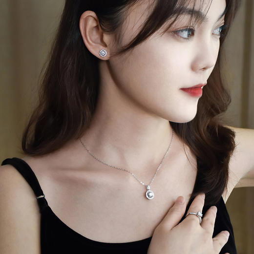 莫桑钻首饰 轻奢经典六爪戒指圆包耳饰项链 一钻双证书 附赠精美礼盒 商品图0