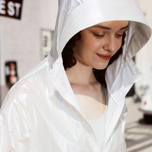 【直发】芬狄诗新款宽松珠光色潮感防晒服女弧形帽檐SPF40防晒衣FA00042 商品图0