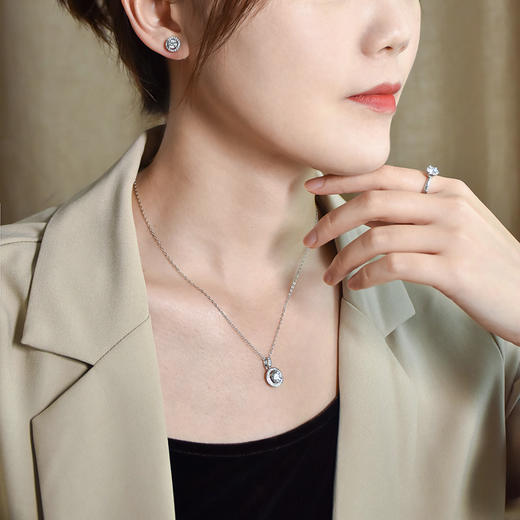 莫桑钻首饰 轻奢经典六爪戒指圆包耳饰项链 一钻双证书 附赠精美礼盒 商品图1