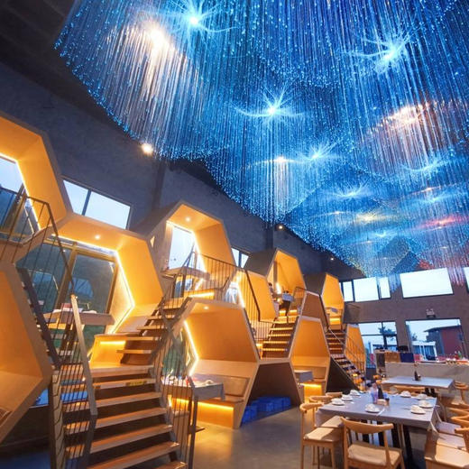 【新丰-岭南红叶世界】488元起享红叶世界酒店客房1间1晚，含双早＋景区门票+观光车，感受漫山红叶、脚边云片、萌宠作伴、繁星点点、日出日落... 商品图2