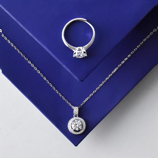 樱海集·莫桑钻首饰 轻奢经典六爪戒指圆包耳饰项链 一钻双证书 附赠精美礼盒 商品图7