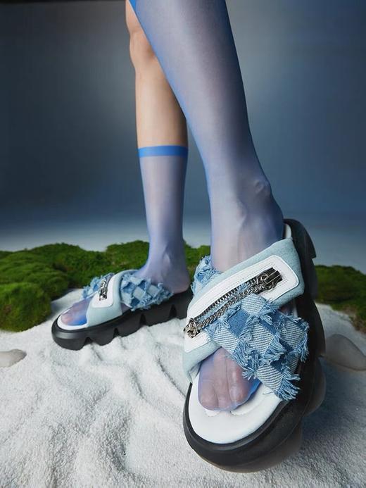 交叉带厚底拖鞋 商品图3