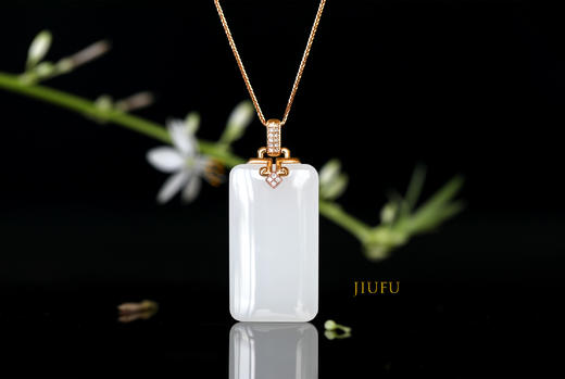 18K玫瑰金和田玉（白玉）镶钻吊坠--未央宫 /弧面方牌35*20*7mm 商品图3