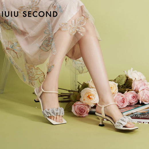 IUIU SECOND夏季新款方头中跟凉鞋水钻一字带凉鞋 商品图2