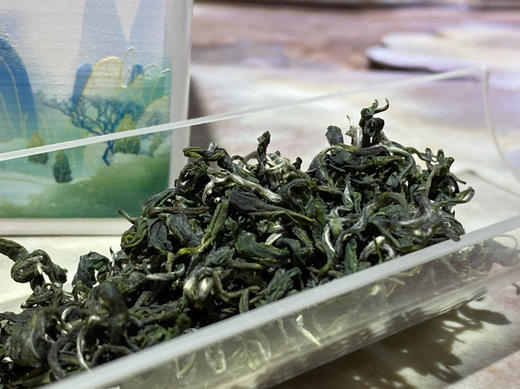绿茶｜江头贡茶（明前特级）～生态绿茶，色泽墨绿润亮，滋味鲜醇爽口，香气浓馥，回甘持久～轻奢方罐装，净含量：100克*1罐 商品图2