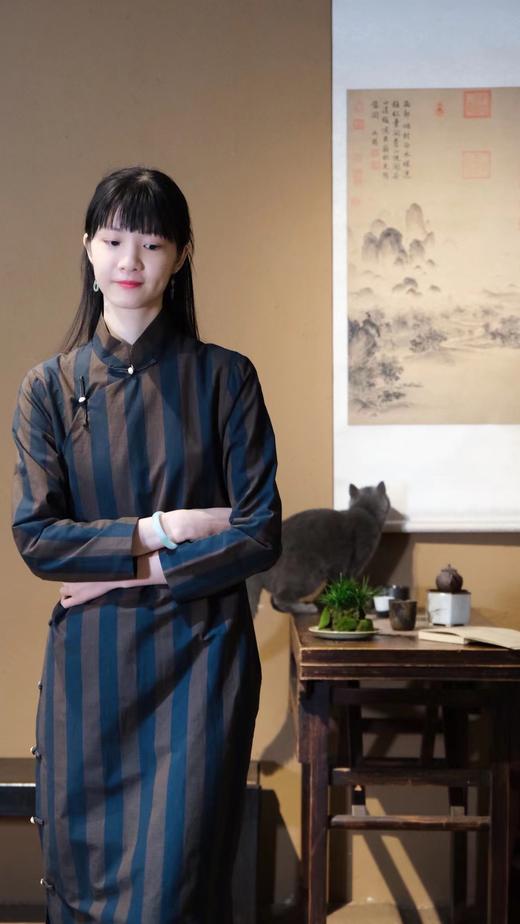 全棉九粒扣条纹长袖旗袍 商品图1