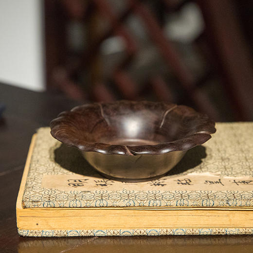 紫檀一木整挖花口盘 商品图0