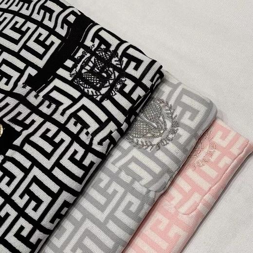 女反领电绣上衣217 商品图1