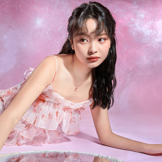 周六福18K金钻石母贝吊坠女 心有锁属 爱心锁设计璀璨告白颈饰 商品图4