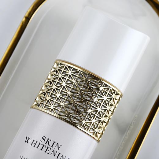 清澈光亮  雪润光采的片仔癀雪肌无暇润白精粹水 120ml/瓶 商品图1