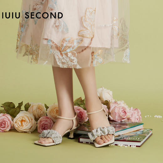 IUIU SECOND夏季新款方头中跟凉鞋水钻一字带凉鞋 商品图1