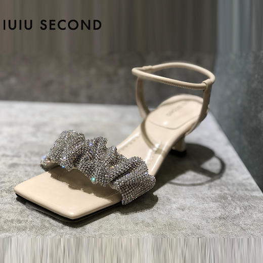 IUIU SECOND夏季新款方头中跟凉鞋水钻一字带凉鞋 商品图4