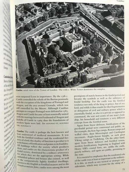 中世纪简明百科全书 250幅插图 精装16开 商品图10