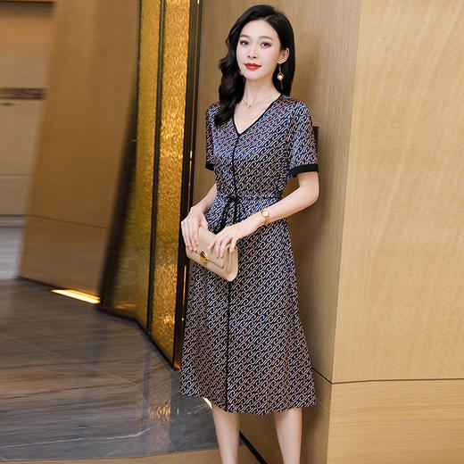 ASE-2382 纯色V领百塔女式连衣裙 商品图1