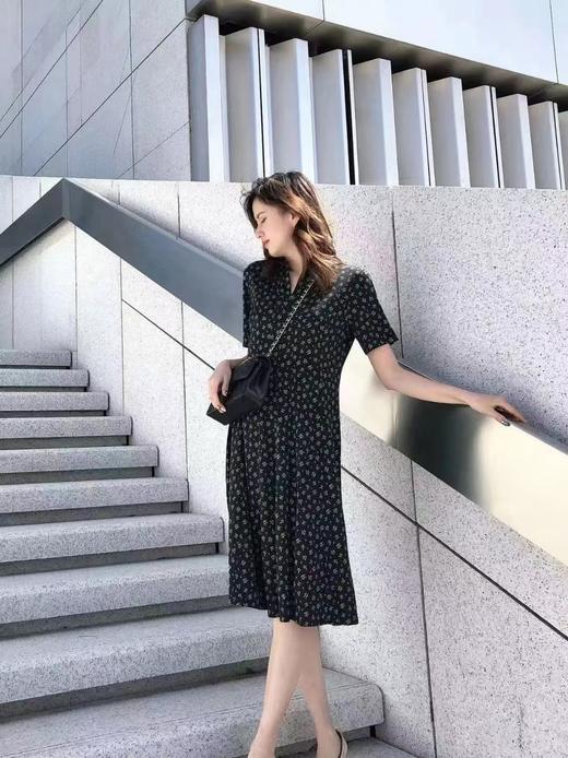 皮皮狗桑蚕丝翻领印花连衣裙2115220130 商品图1