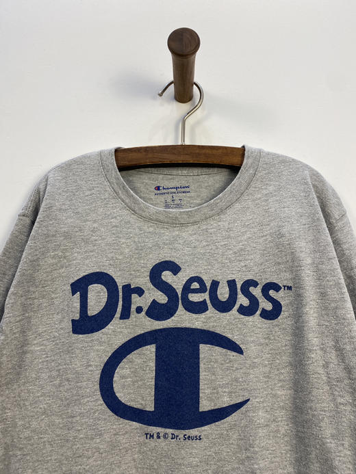 Champion 冠军 Dr. Seuss
（美国著名漫画家,苏斯博士。）短袖T恤 _SST(S)c 商品图0