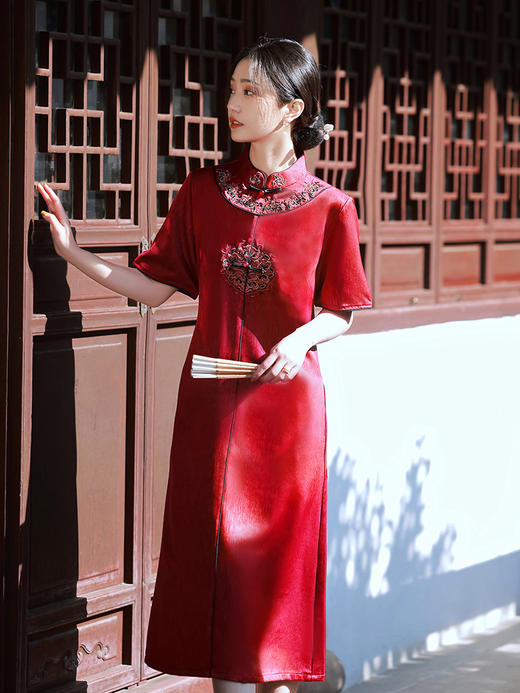 新款仿丝绸中长款遮肉A字版黑色黑色绣花改良旗袍裙 XL651 商品图1