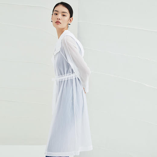 EITIE爱特爱夏季新款白色透视收腰宽松显瘦长款防晒风衣外套B2204902 商品图2